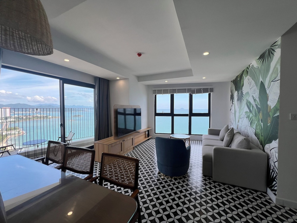 City Apartment, 3 Bedrooms, Beach View, Executive Level