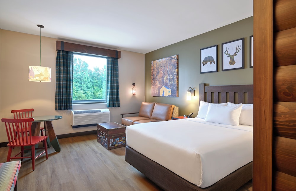 Suite, Accessible (Wolf Pup Den) photo 1
