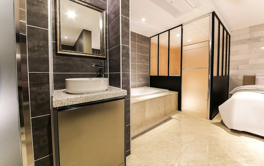 Suite Twin Room - Photo 5