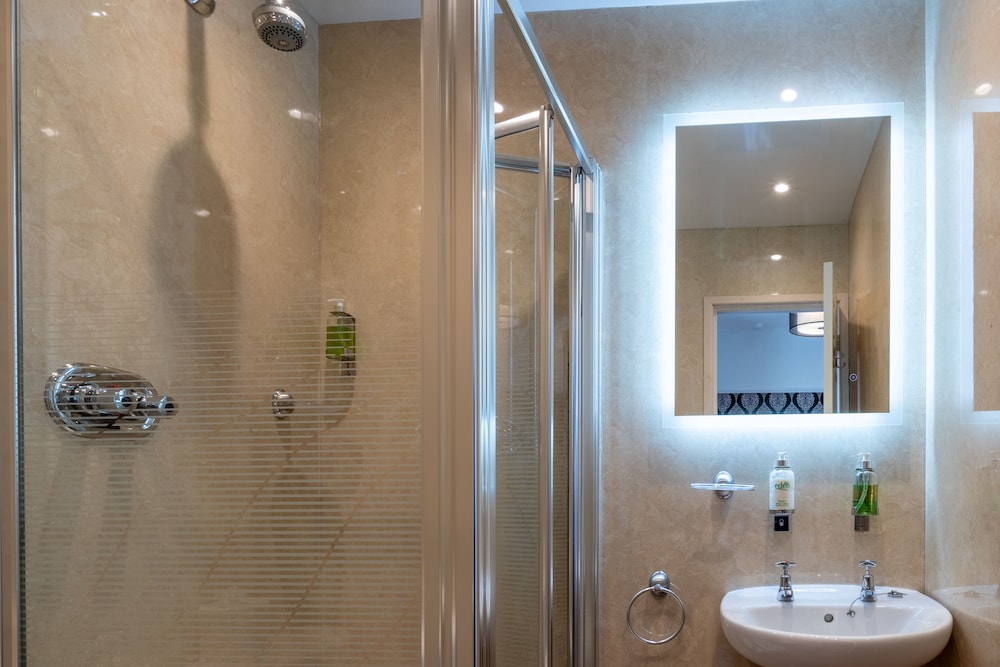 Standard Double Room (Room 4) - Photo 5