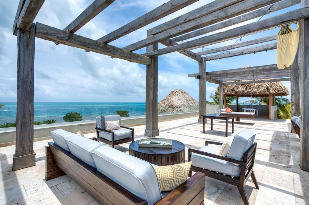 Villa, Smoking photo 3