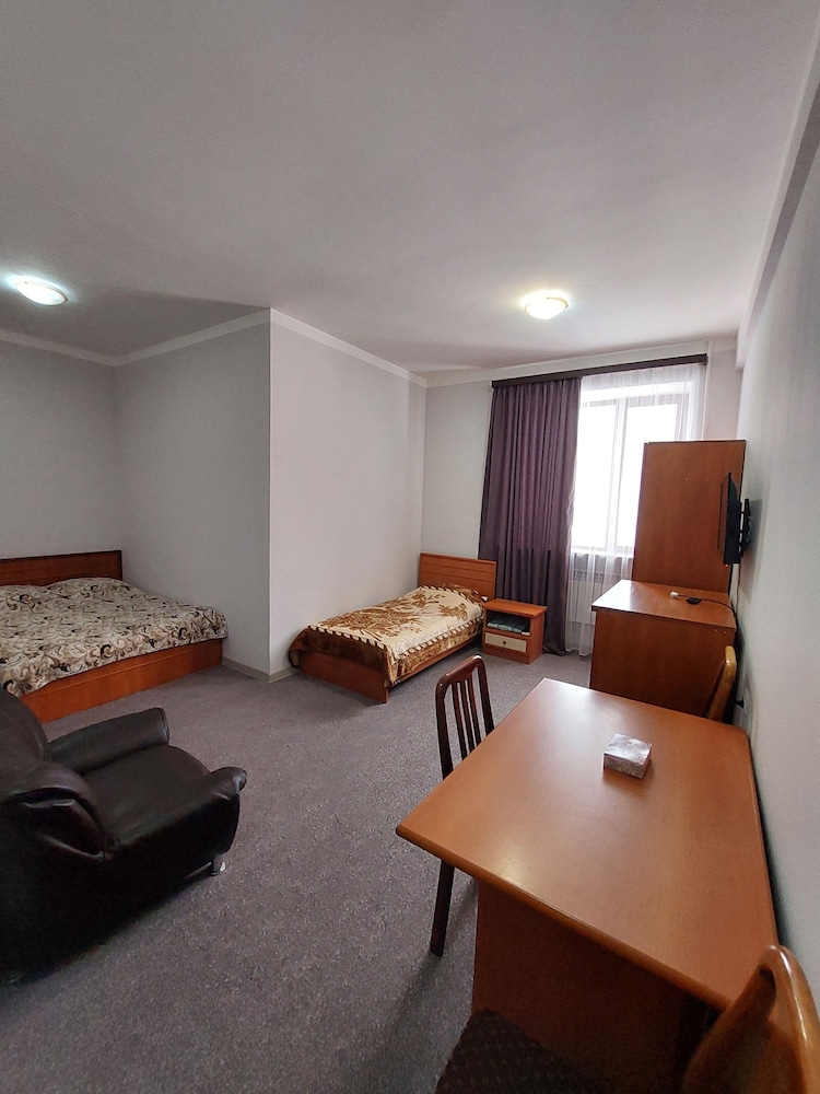 Basic Triple Room photo 1