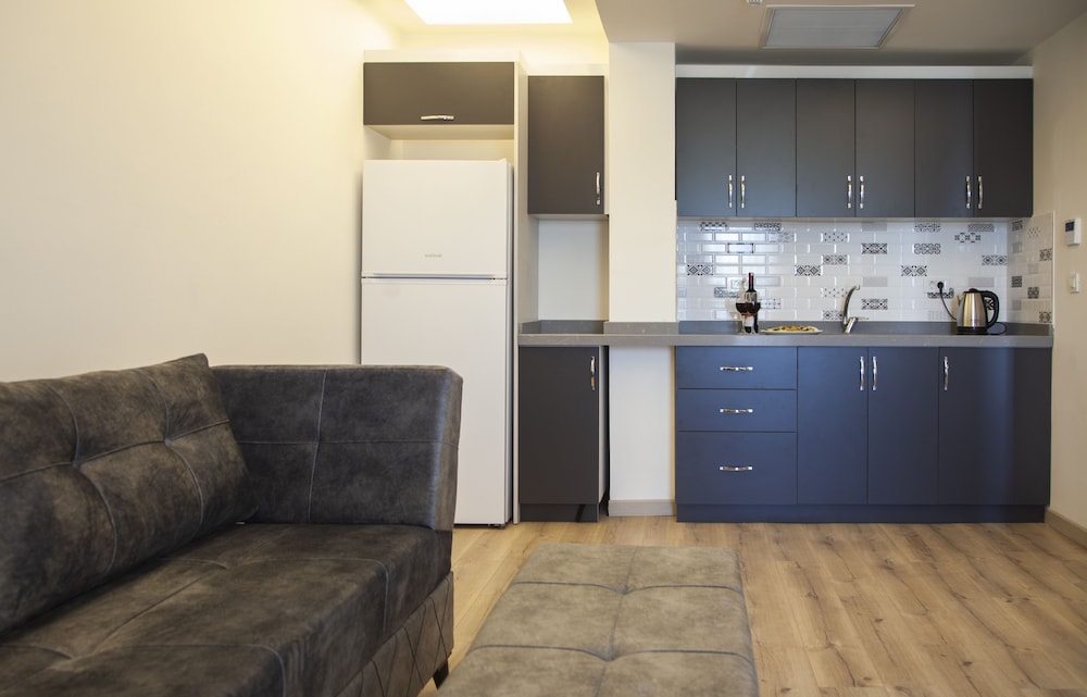 Standard Suite - Photo 4
