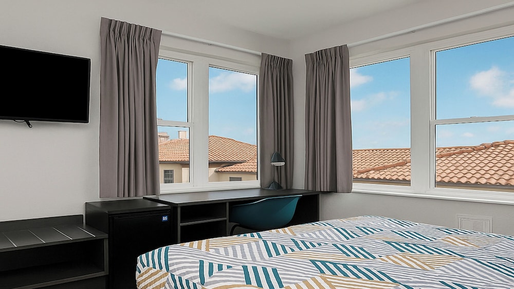 Premium Room, 1 Queen Bed, Accessible, Non Smoking photo 1