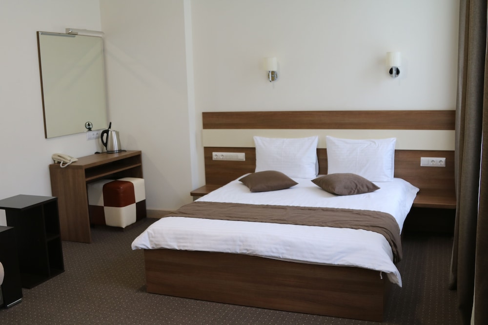 Deluxe Double Room, 1 King Bed, Non Smoking, City View photo 1
