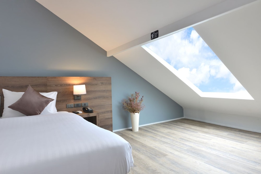 Deluxe Double Bed Room Under Roof Top photo 2