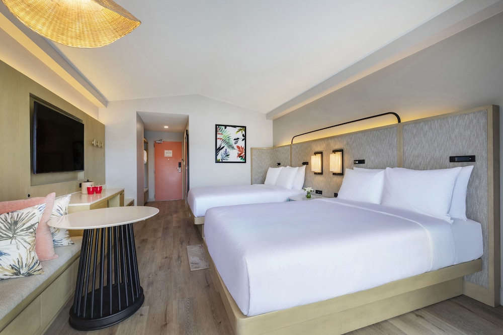 Standard Room, 2 Double Beds, Ocean View photo 2