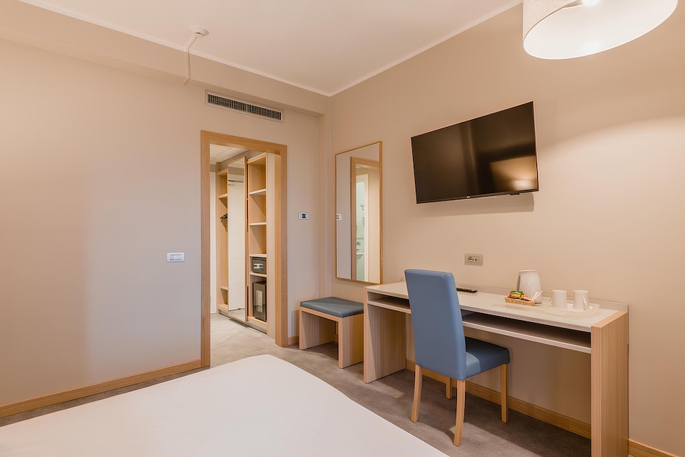 Double or Twin Room, 1 Bedroom - Photo 2