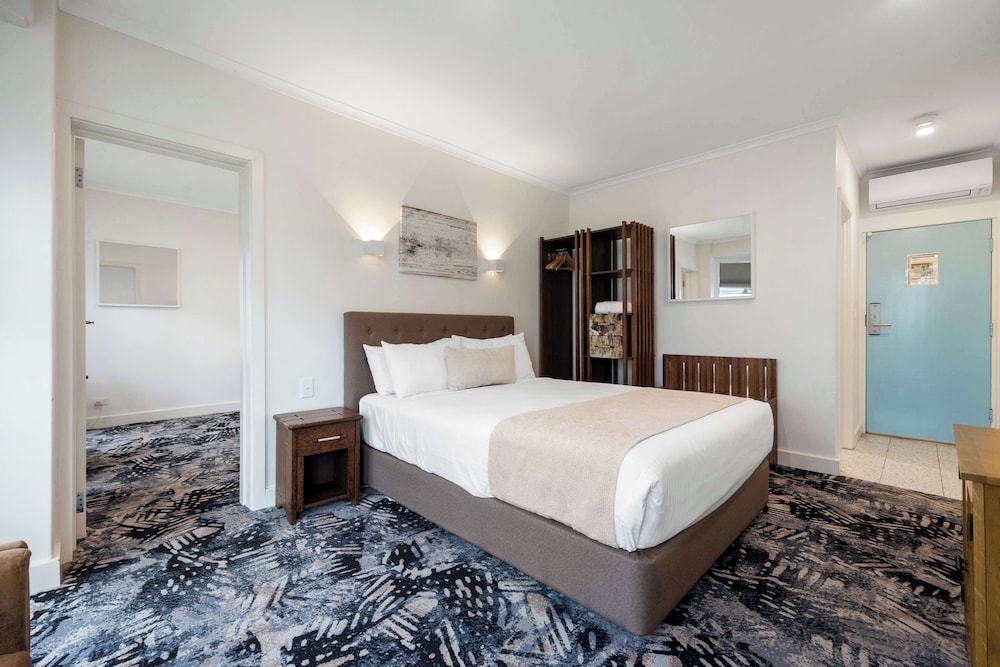 Family Room, Multiple Beds - Photo 3