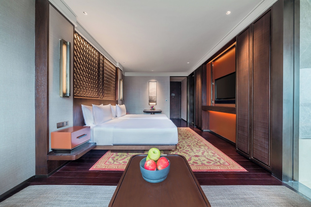 Classic Room, 1 King Bed (Low Floor)