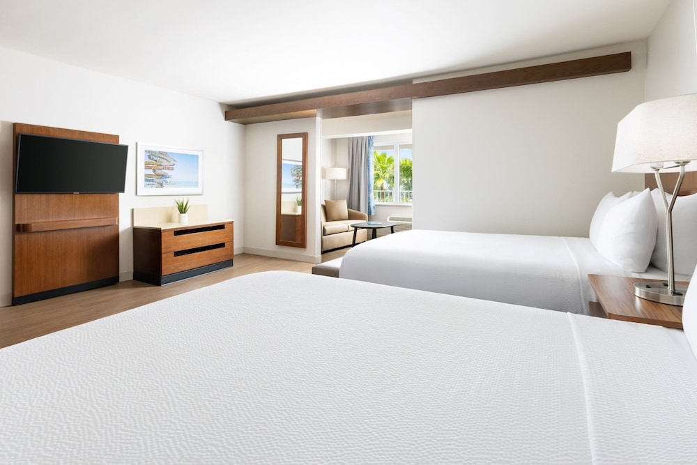 Suite, 1 King Bed with Sofa bed