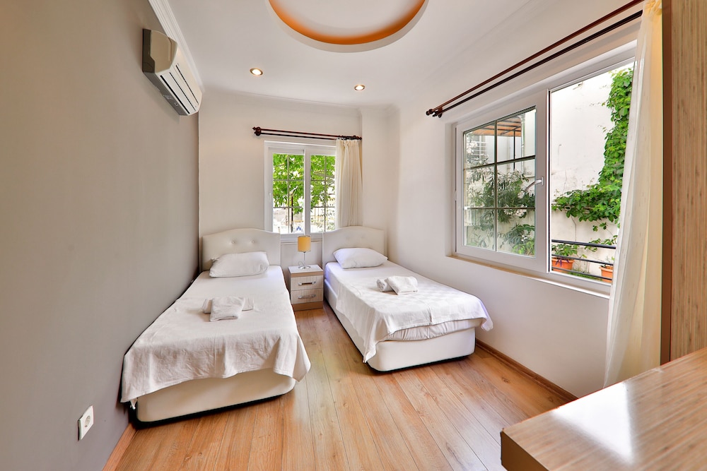 Economy Apartment, 1 Bedroom, Garden View photo 2