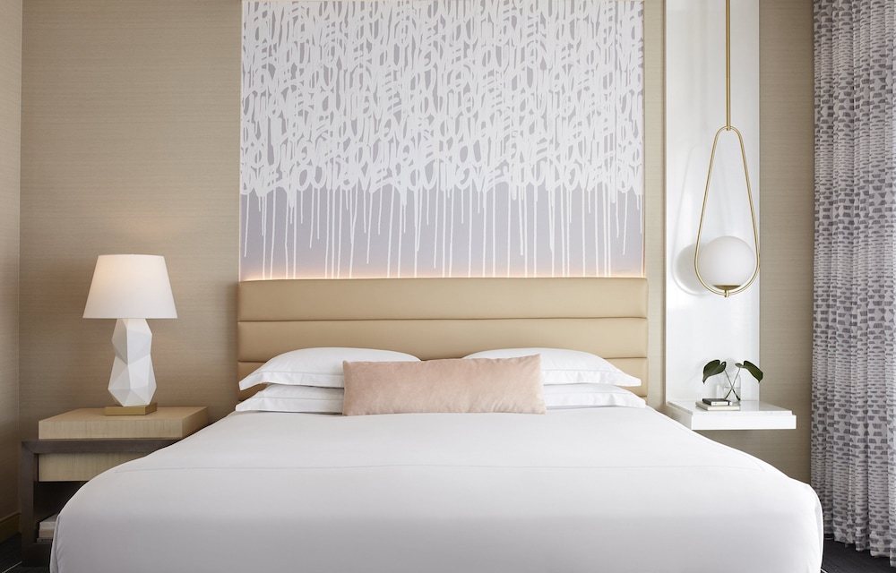 Room, 1 Queen Bed, Accessible Bathtub (Accessible Tub)