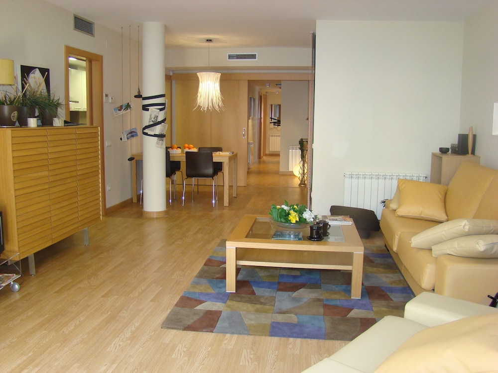 Deluxe Apartment, Balcony, City View (Elcano 1-1)