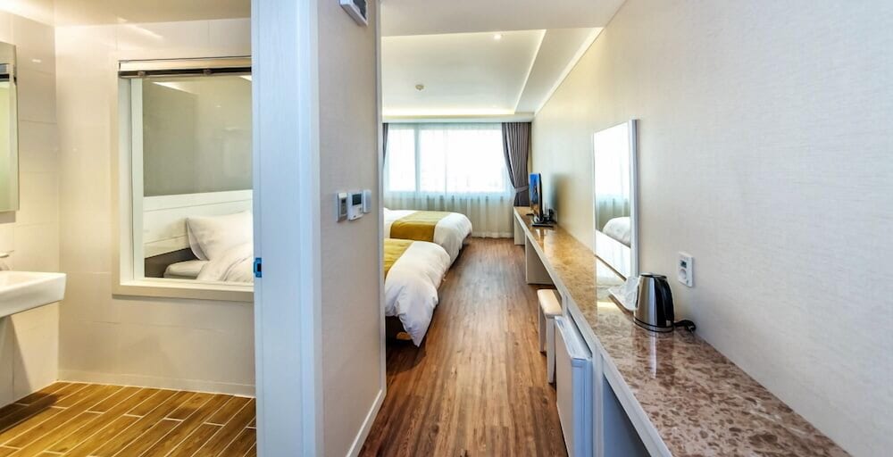 Superior Deluxe Twin Room - Photo 8