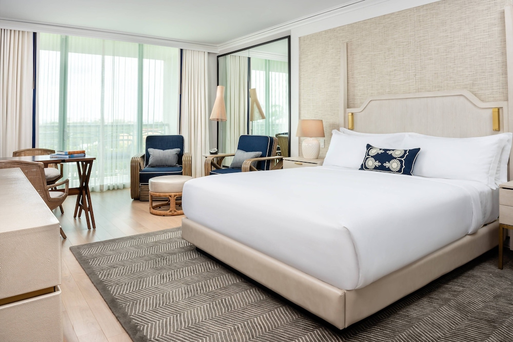 Premium Room, 1 King Bed, City View (Mobility/Hearing Access, Roll-in Shwr)