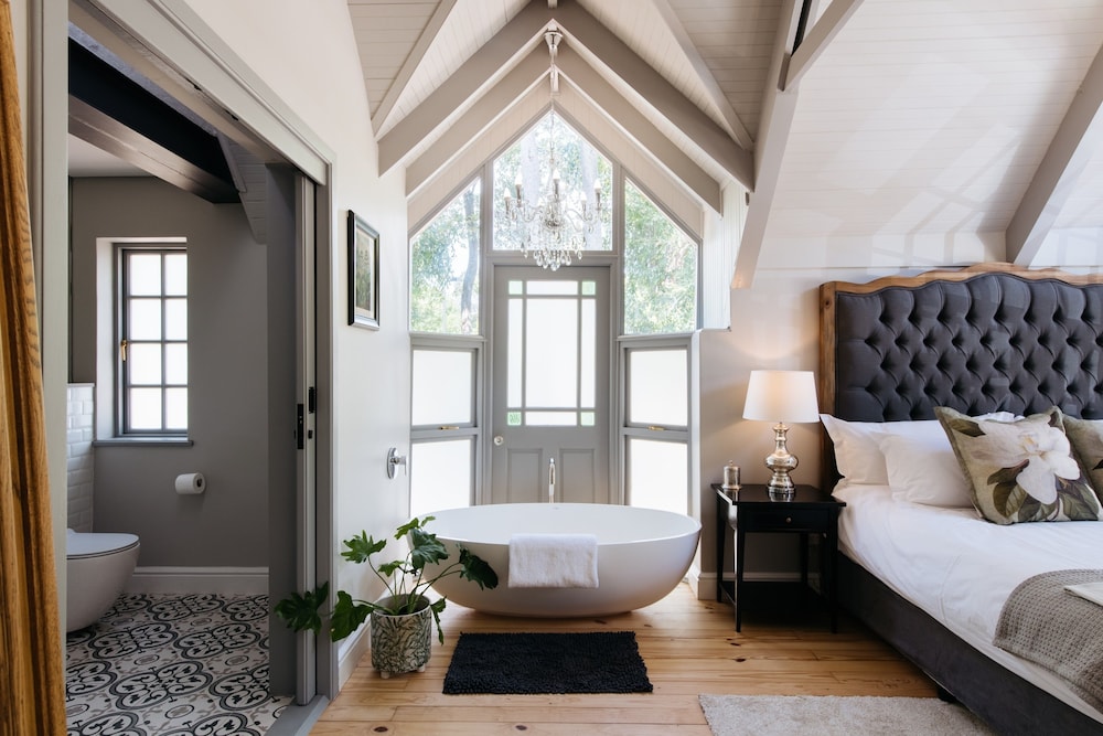 Honeymoon Suite photo 3