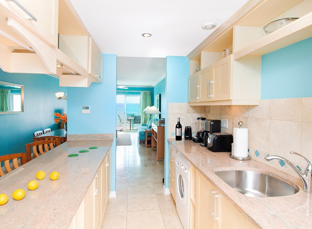 Suite, 1 Bedroom, Oceanfront - Photo 5