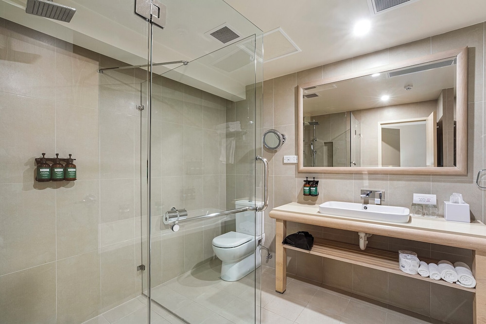 Suite, Multiple Beds, Pool View