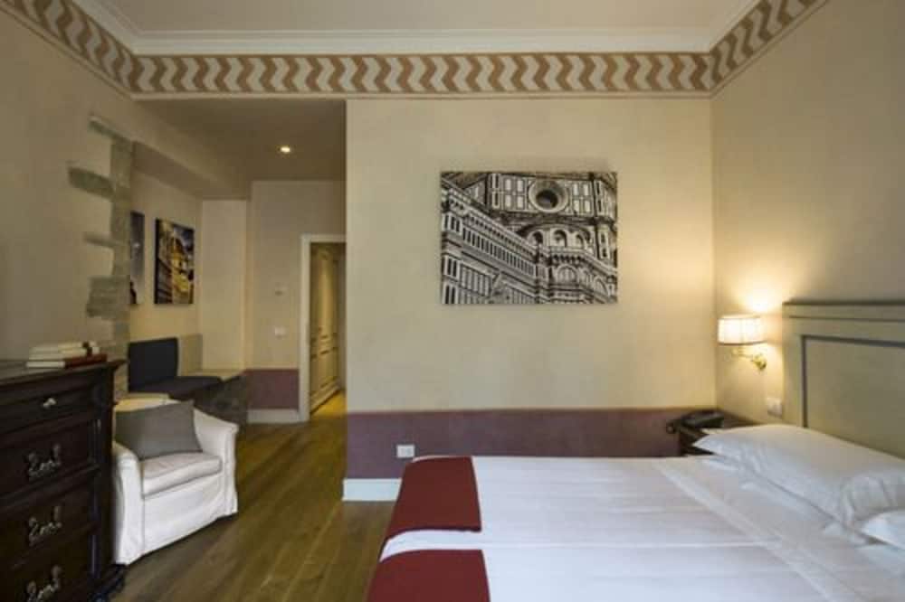 Traditional Suite - Photo 3