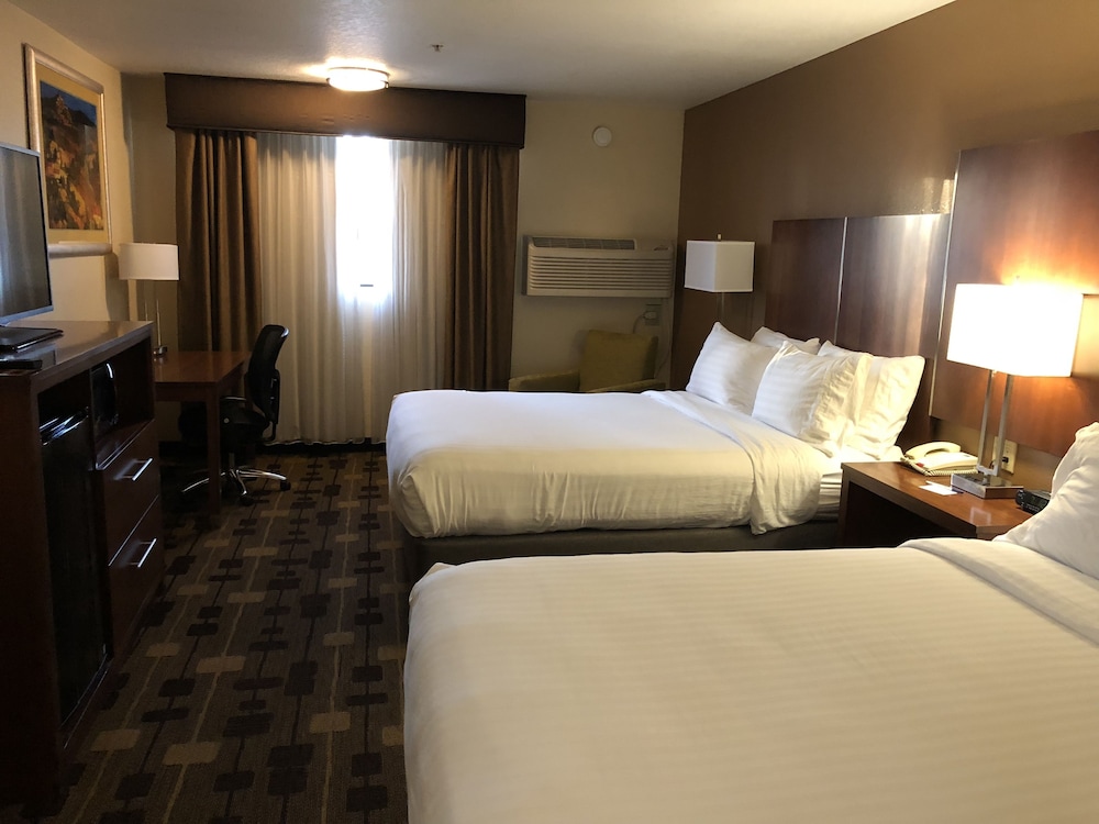 Suite, 1 King Bed, Accessible (Communications) - Photo 2