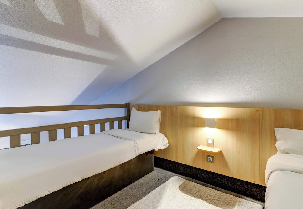 Quadruple Room, Non Smoking (4 beds) photo 2