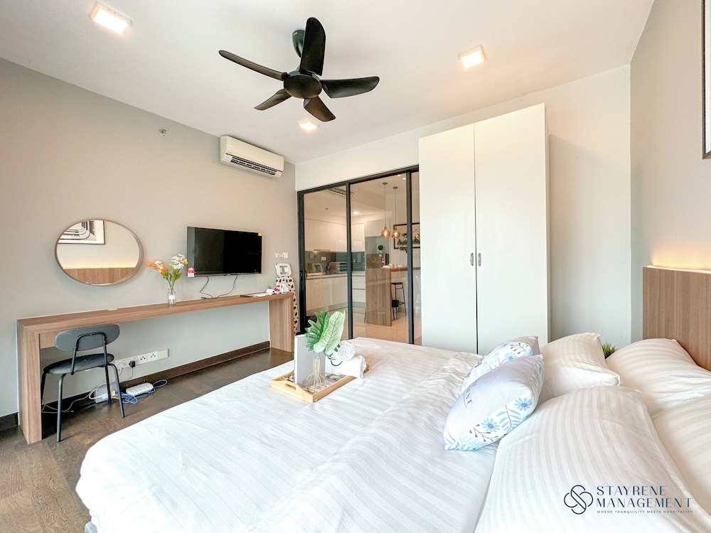 Comfort Studio, 1 King Bed, Non Smoking photo 2