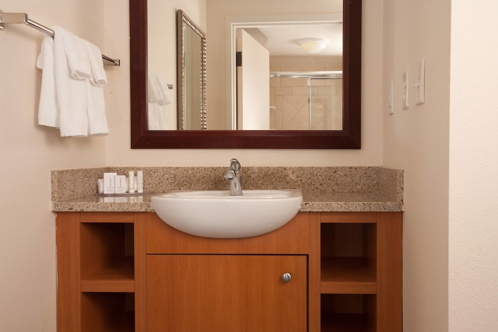 Suite, Multiple Beds thumbnail 6