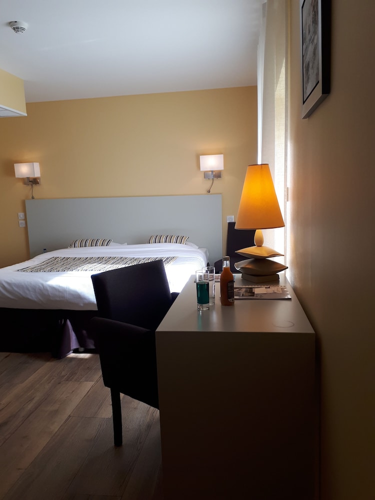Superior Double or Twin Room, Accessible - Photo 4