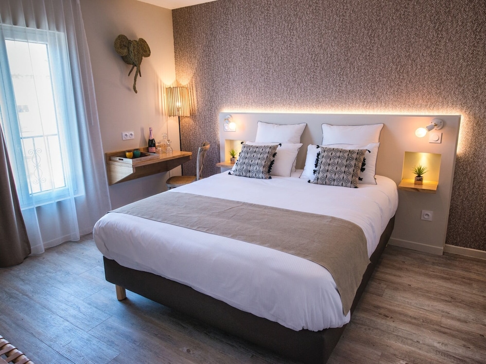 Deluxe Double Room, City View - Photo 5