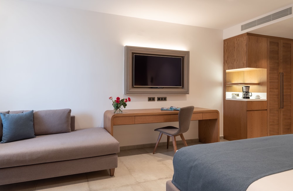 Luxury Quadruple Room, Garden View