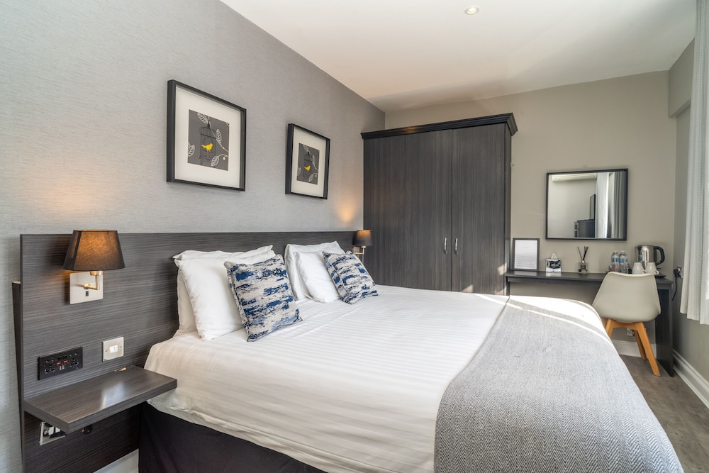 Standard Double or Twin Room, Ensuite photo 1