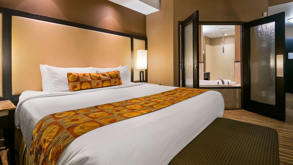 Suite, 1 King Bed, Non Smoking, Jetted Tub - Photo 1