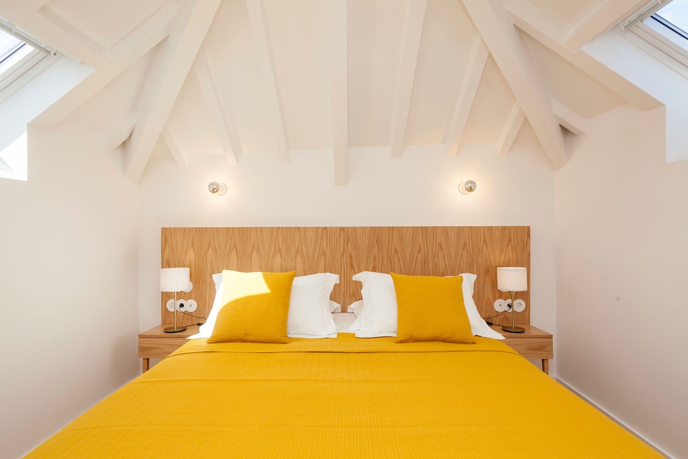 Suite, 1 King Bed With Sofa Bed