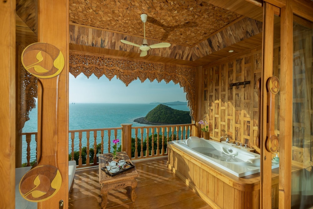 Supreme Deluxe Sea View - Room Only