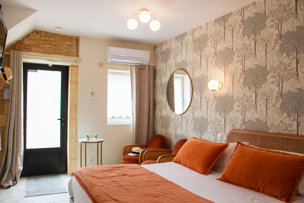 Standard Double Room, 1 Queen Bed (Bergerac) photo 1