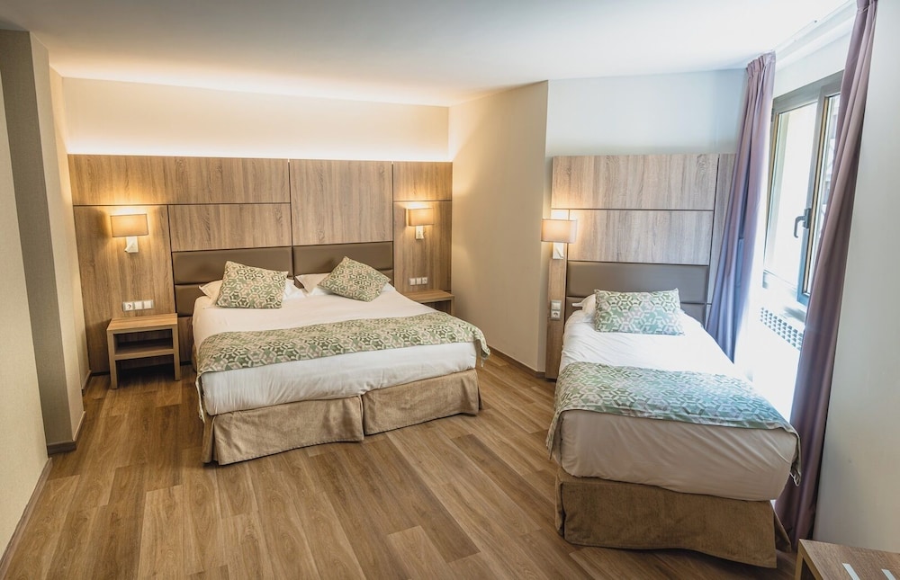 Family Triple Room, 1 Bedroom, Private Bathroom photo 1
