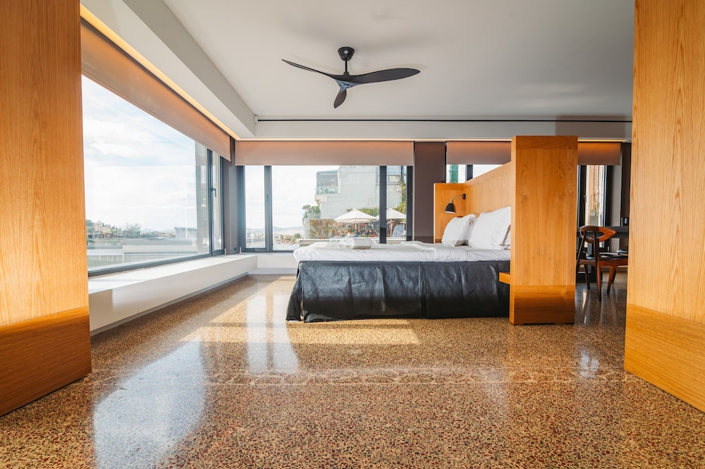 Honeymoon suite with Acropolis View photo 2