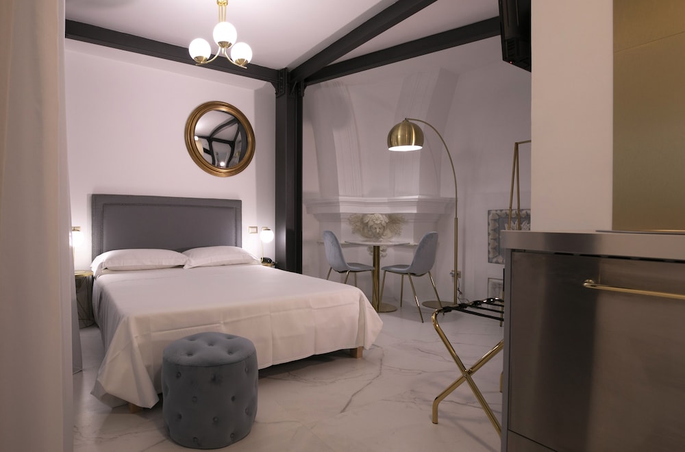 Premium Suite - Photo 2