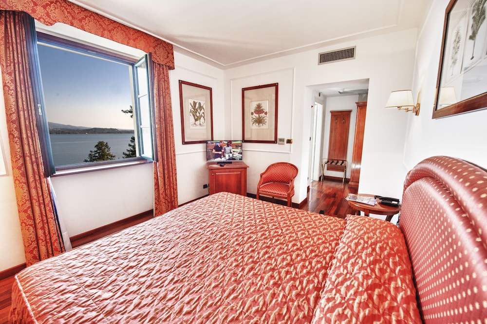 Deluxe Double or Twin Room, 1 King Bed, Lake View photo 3