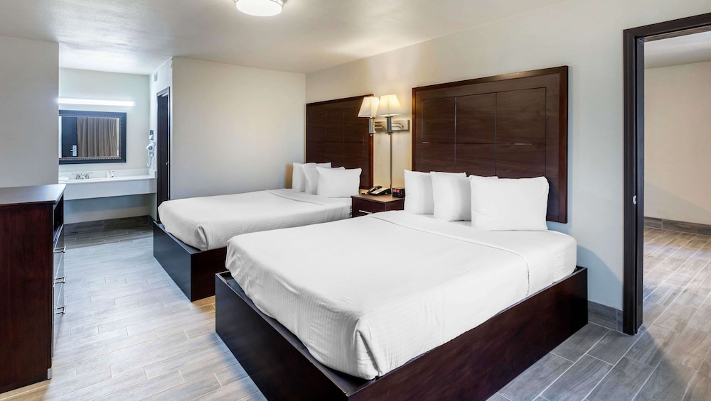 Suite, Multiple Beds, Non Smoking photo 1