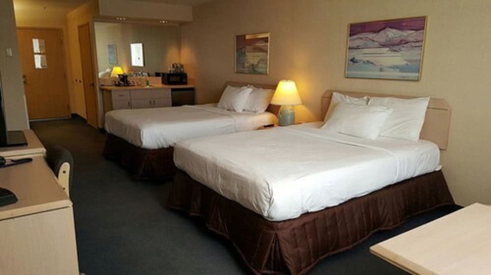 Superior Room, 2 Queen Beds - Photo 4