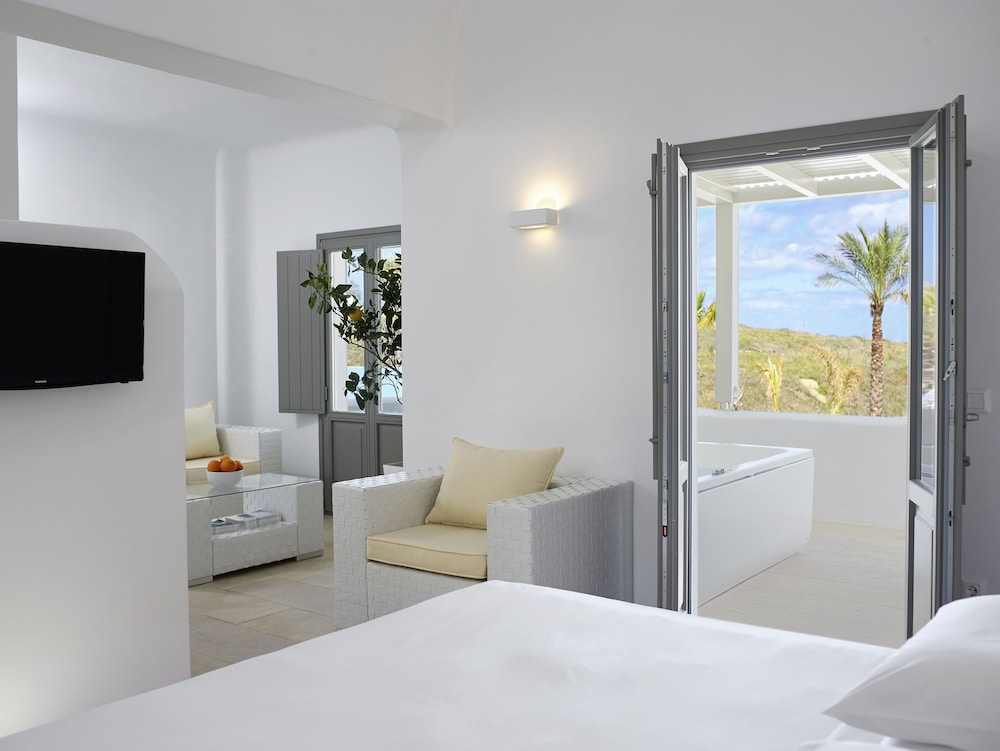 Superior Suite, Hot Tub, Pool View