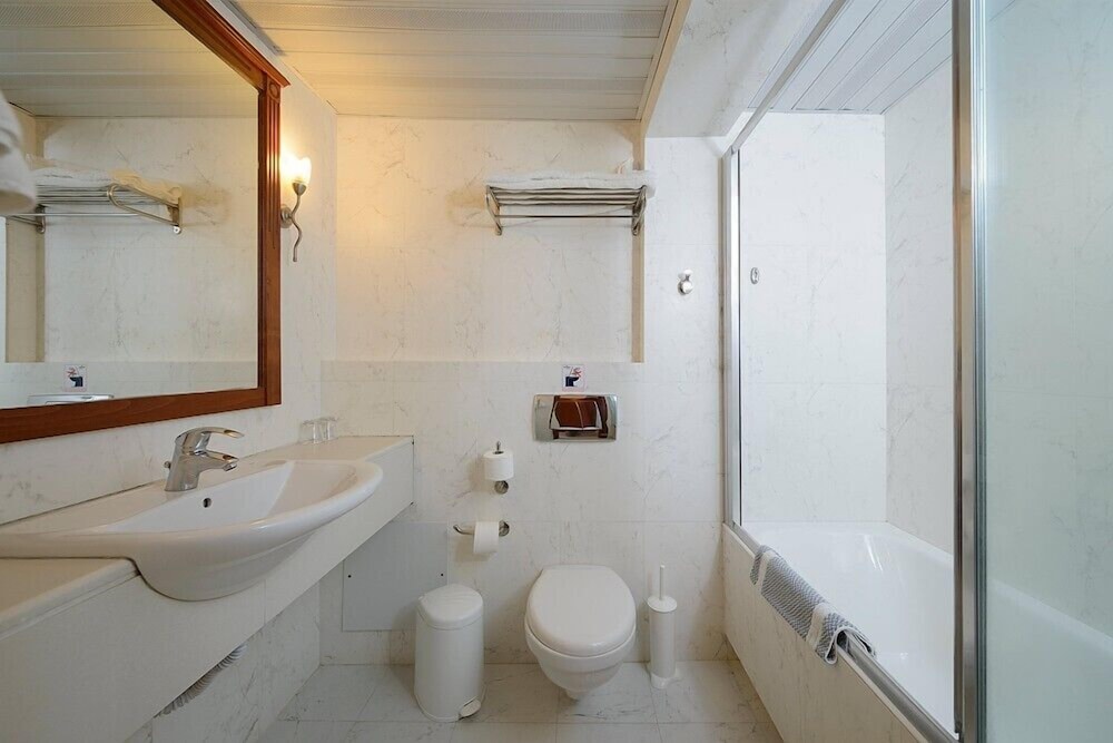 Twin Room, Partial Sea View photo 3