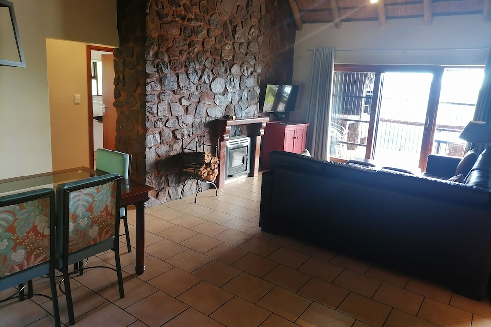 Three Bedroom Chalet with Patio photo 3