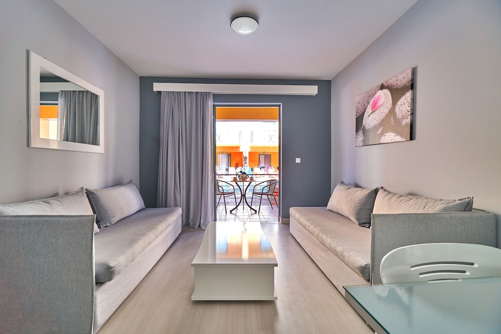 Apartment, 1 Bedroom, Pool View