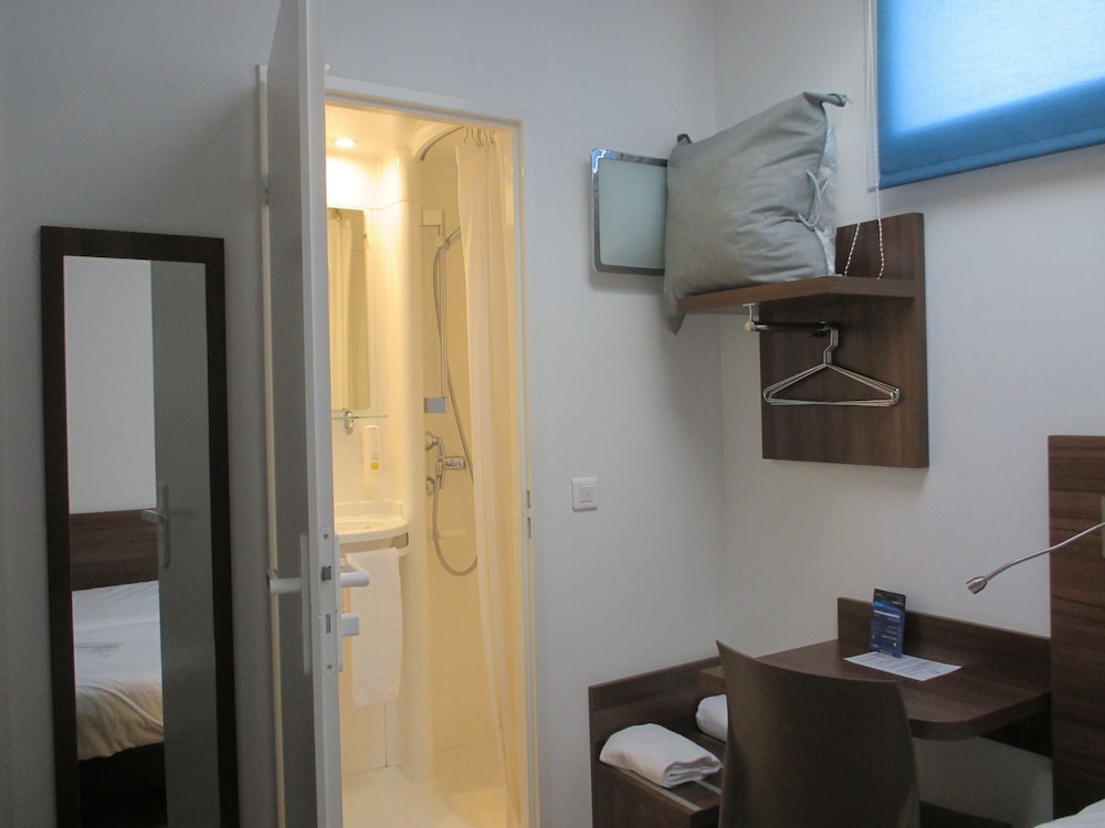 Economy Double Room photo 1