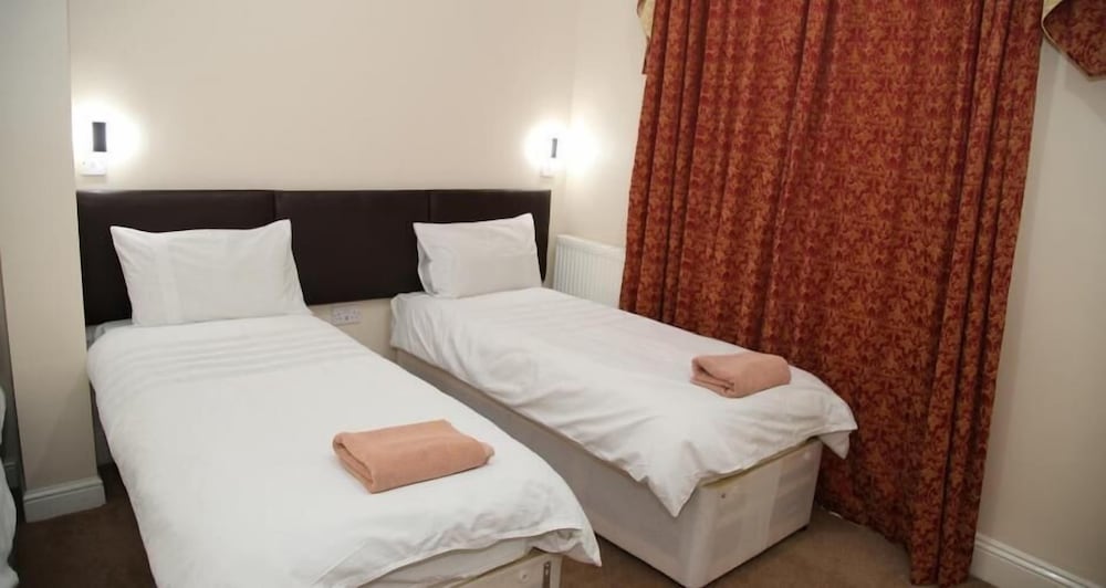 Deluxe Twin Room, Ensuite photo 2