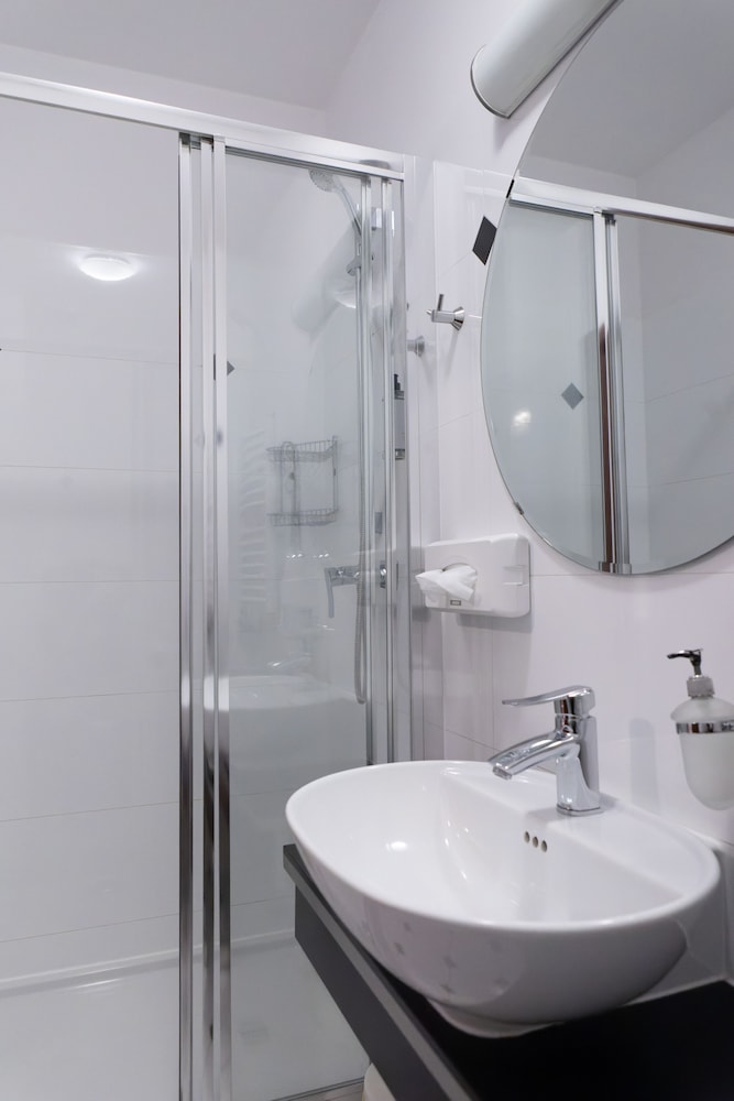 Deluxe Double or Twin Room photo 3