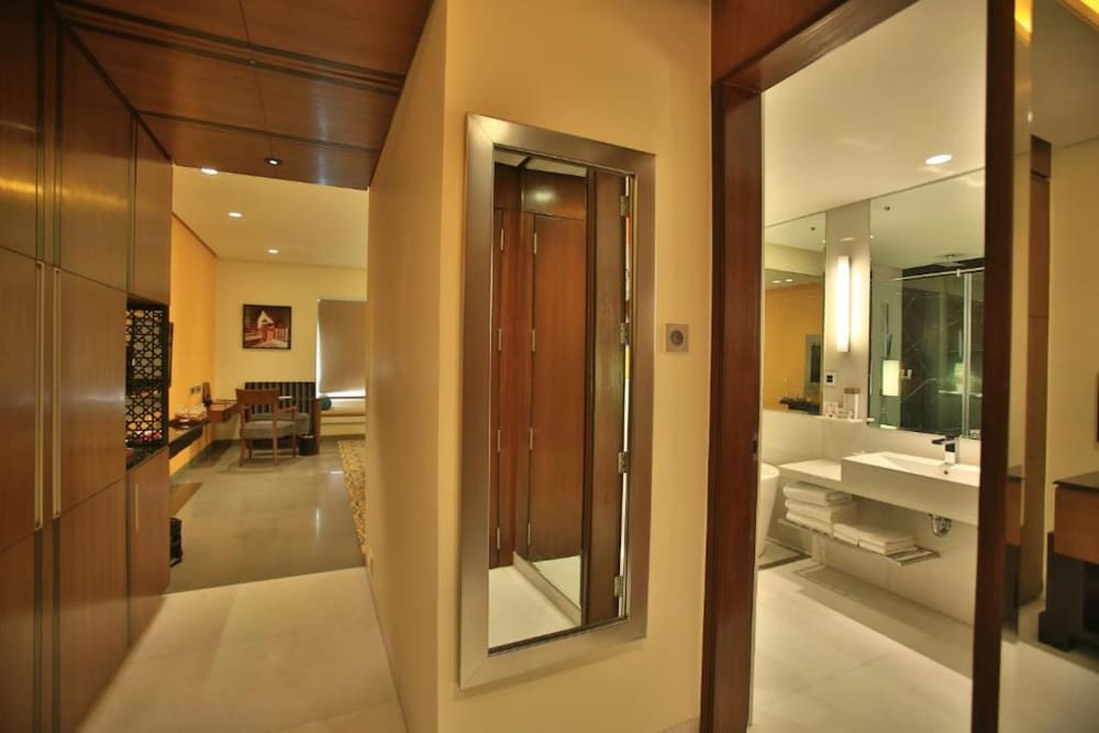 Deluxe Room, 1 King Bed (Jodhpur Chambers) photo 3